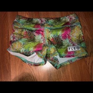 Fleo shorts 3.25 in M